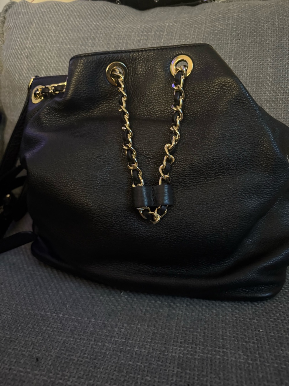 Michael Kors Black Leather Shoulder Bag with Gold Chain Straps - Picture 2 of 5